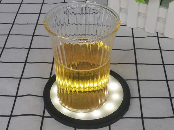 led杯垫水杯摆放效果